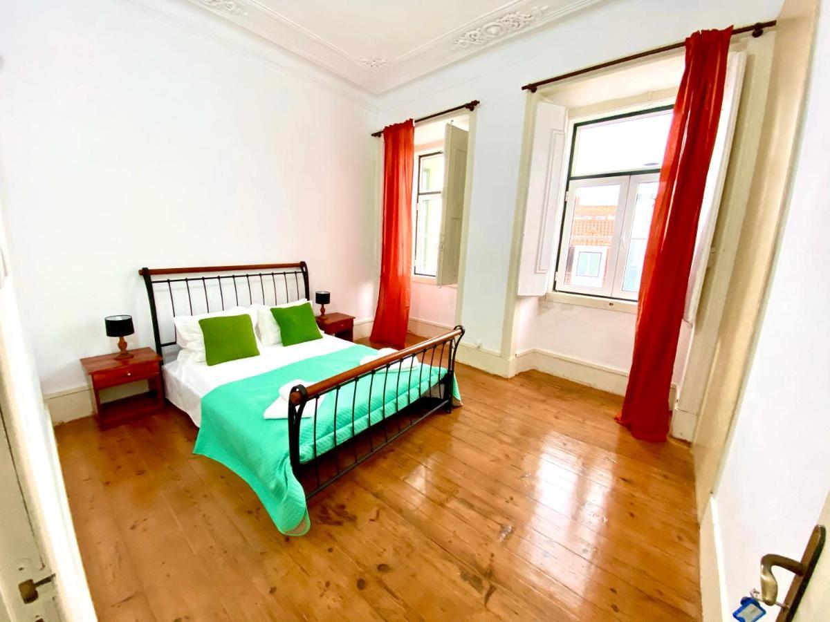 Artdeco Chiado 4 - Large Comfortable Double With Shared Bathroom * Lisbona
